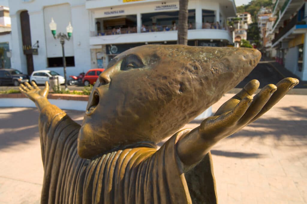 Elegant Concierge Services Reviews The Malecon in Puerto Vallarta 3